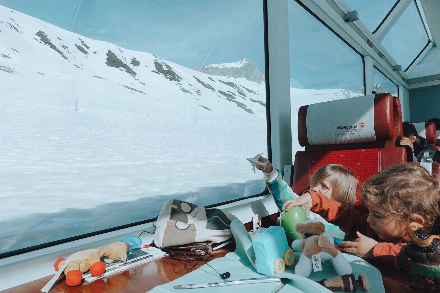 Glacier Express - O trem panorâmico mais famoso da Suíça 